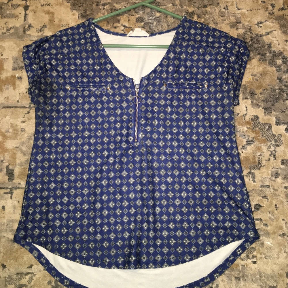 Size small Color blue and white